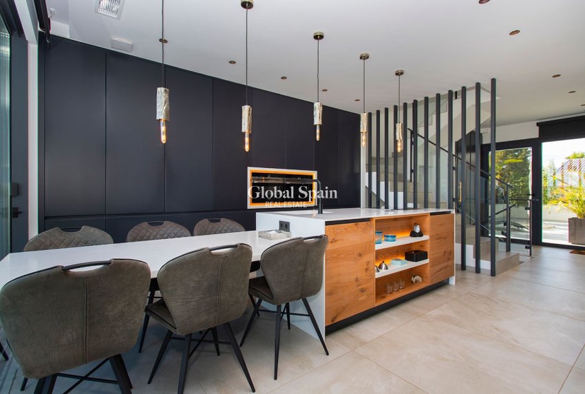 Resale - VILLA -
CIUDAD QUESADA