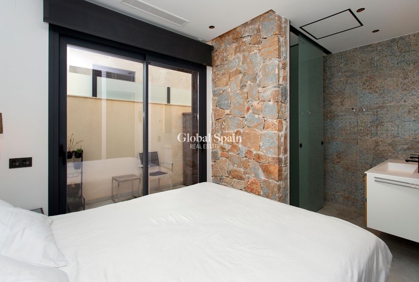 Resale - VILLA -
CIUDAD QUESADA