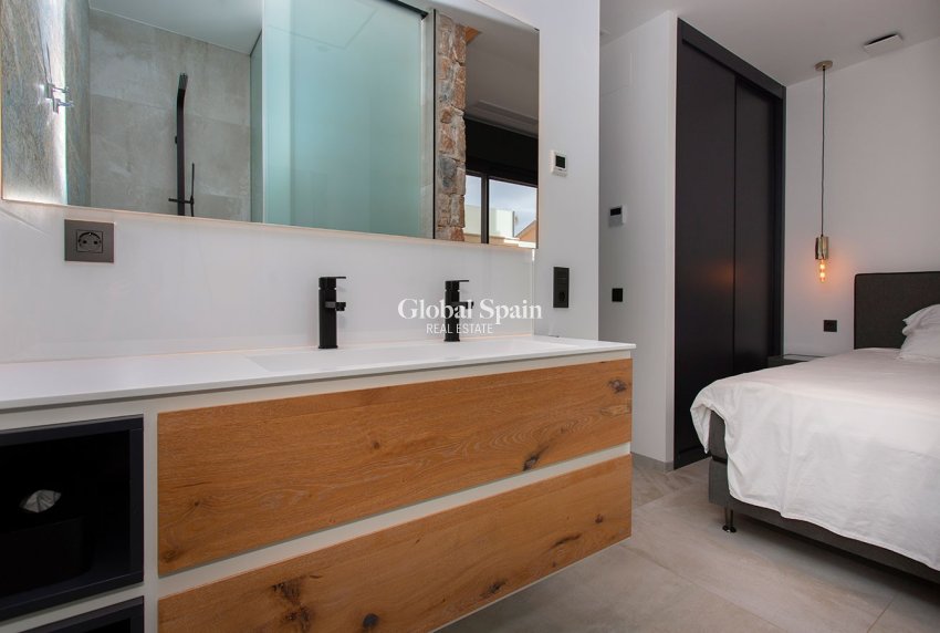 Resale - VILLA -
CIUDAD QUESADA