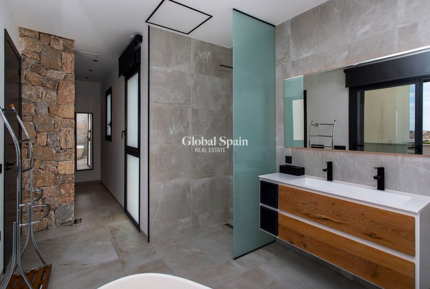 Resale - VILLA -
CIUDAD QUESADA