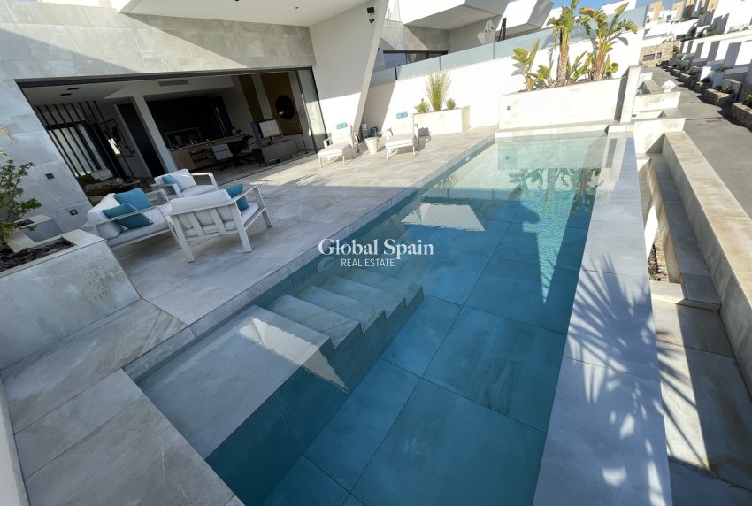 Resale - VILLA -
CIUDAD QUESADA