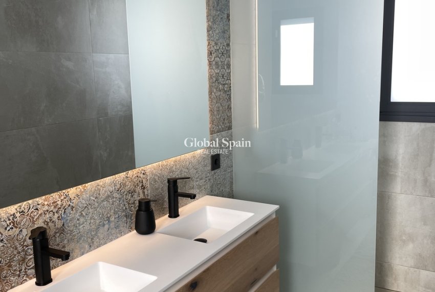 Resale - VILLA -
CIUDAD QUESADA