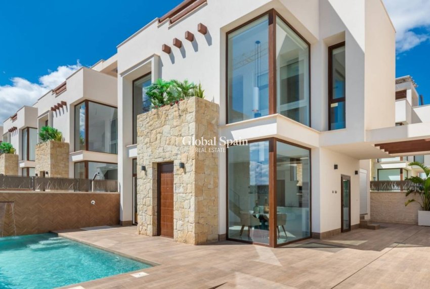 Resale - VILLA -
CIUDAD QUESADA