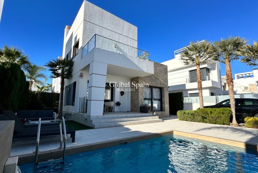 Resale - VILLA -
CIUDAD QUESADA