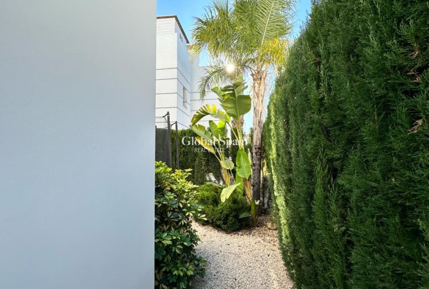 Resale - VILLA -
CIUDAD QUESADA