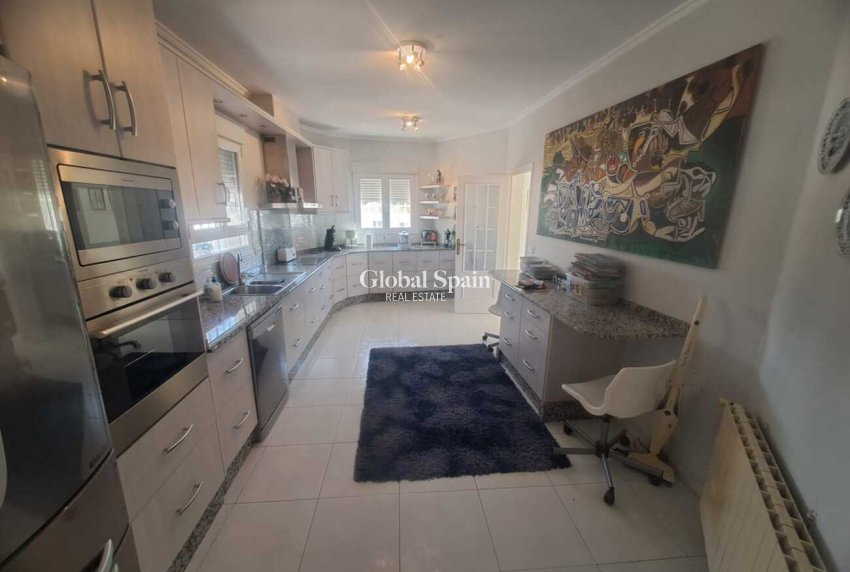 Resale - VILLA -
CIUDAD QUESADA