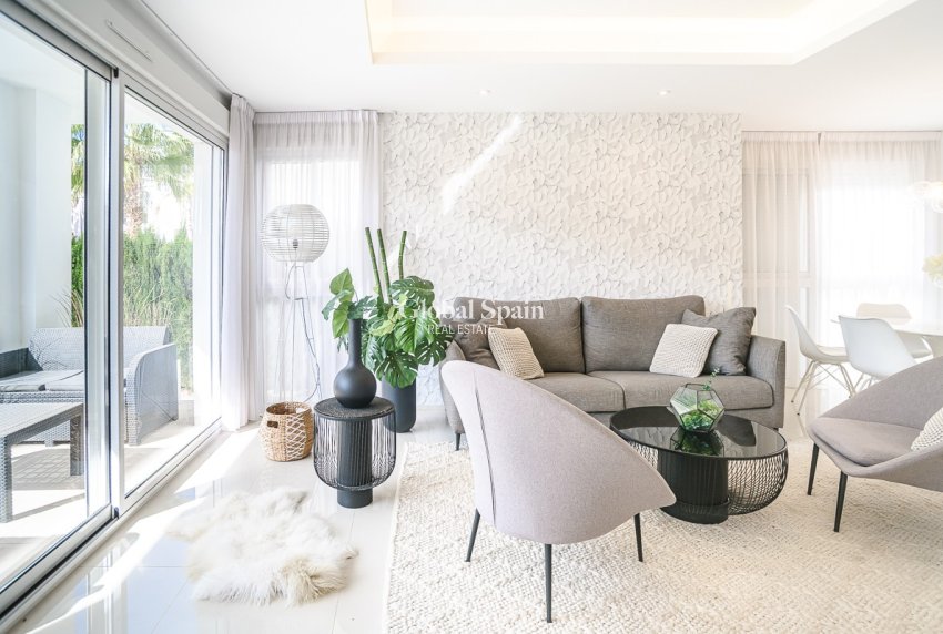 Resale - VILLA -
CIUDAD QUESADA