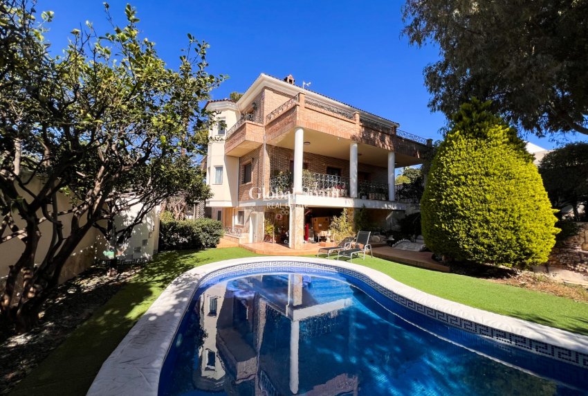 Resale - VILLA -
CIUDAD QUESADA
