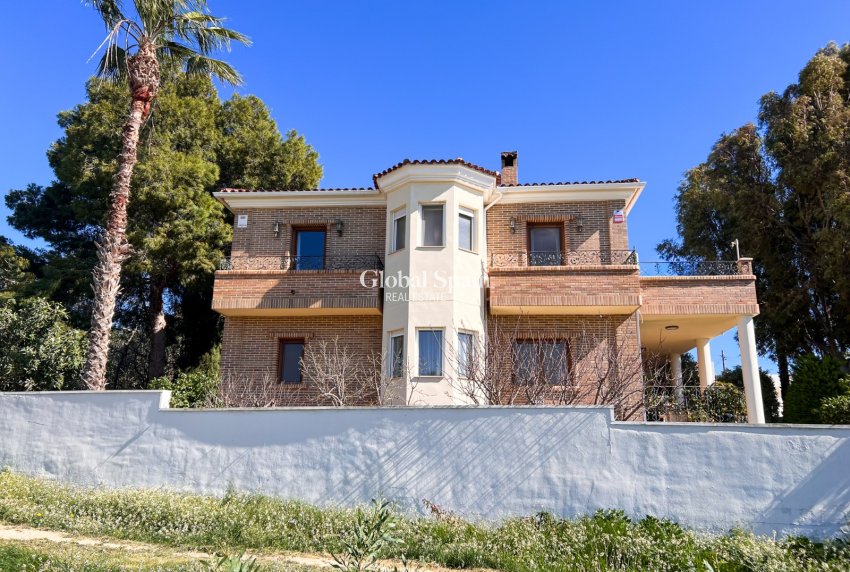 Resale - VILLA -
CIUDAD QUESADA