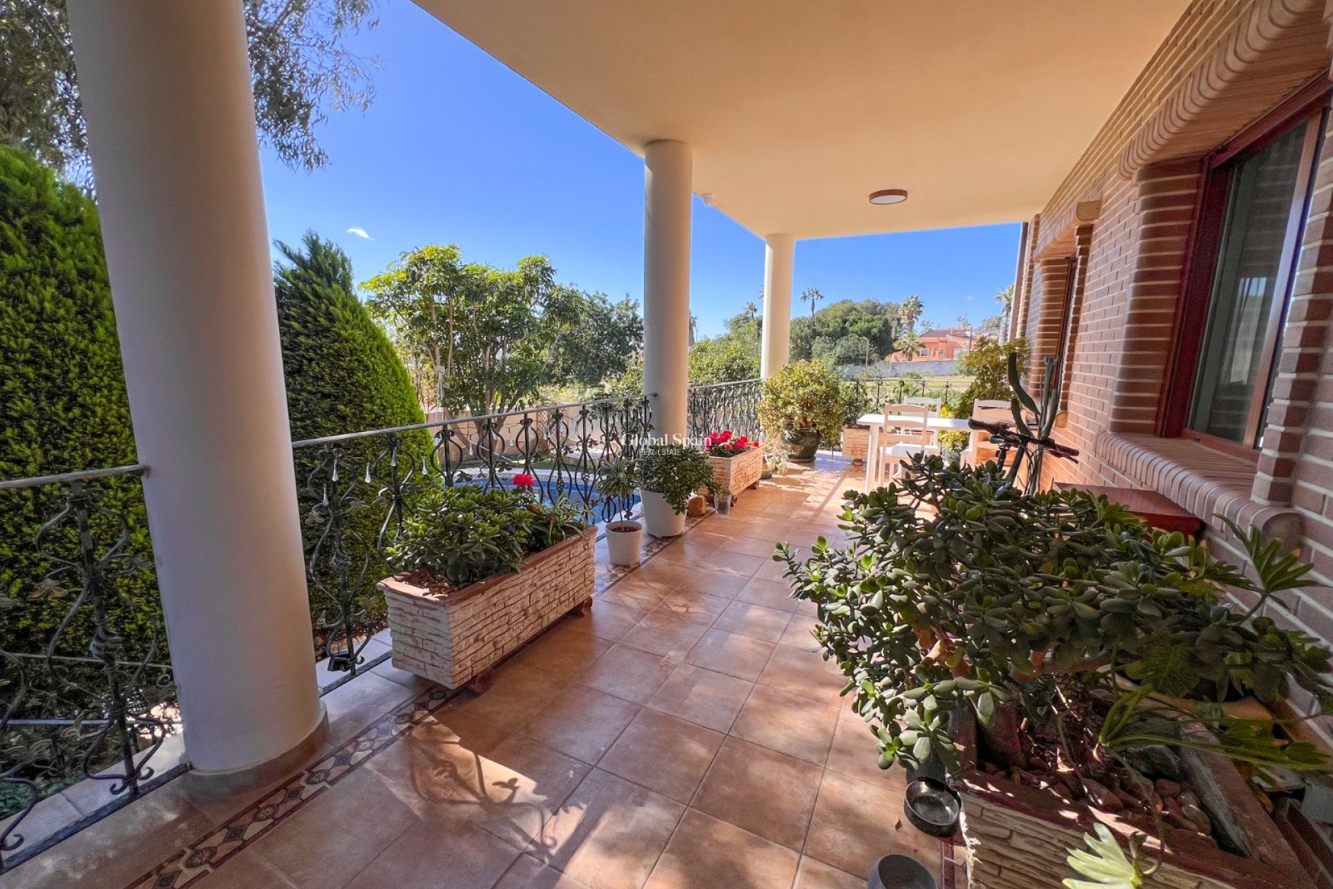 Resale - VILLA -
CIUDAD QUESADA