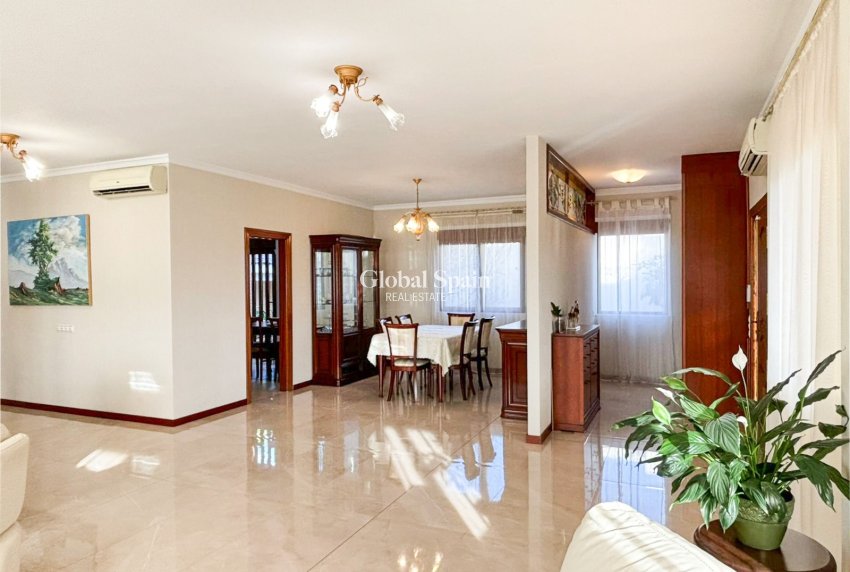 Resale - VILLA -
CIUDAD QUESADA