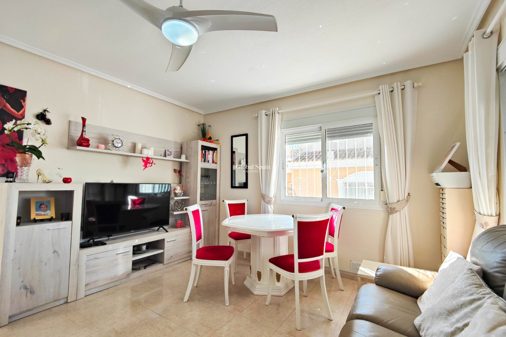 Resale - VILLA -
CIUDAD QUESADA