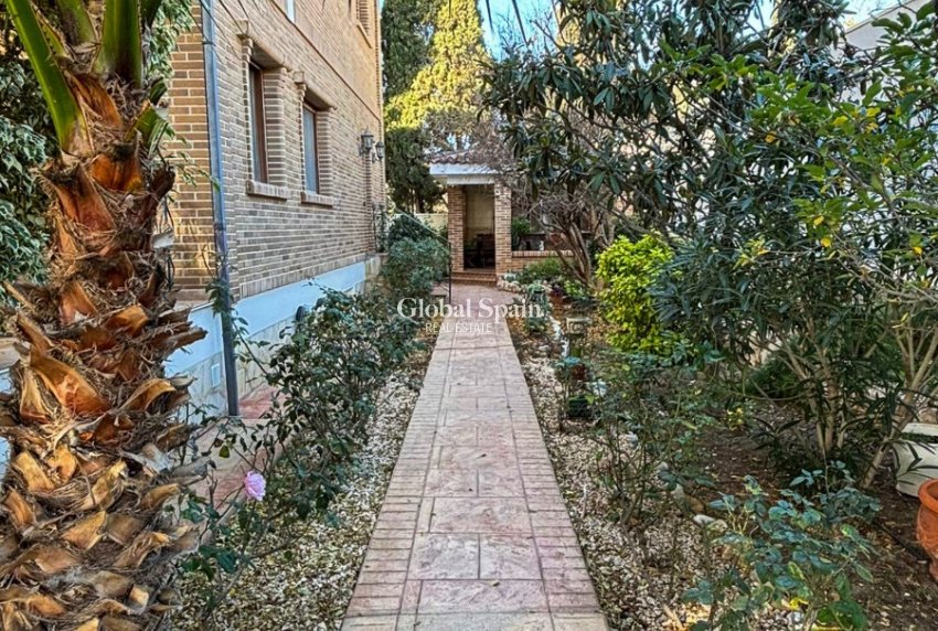 Resale - VILLA -
CIUDAD QUESADA