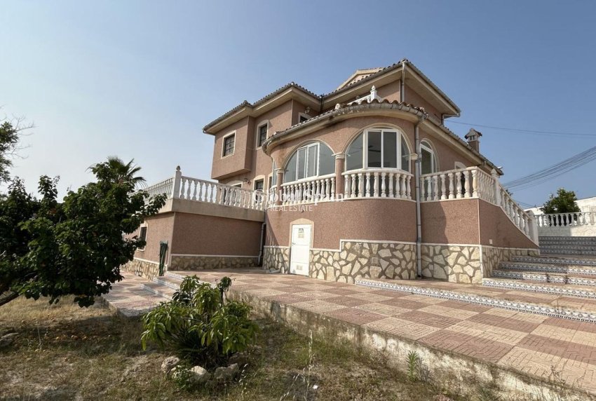 Resale - VILLA -
CIUDAD QUESADA