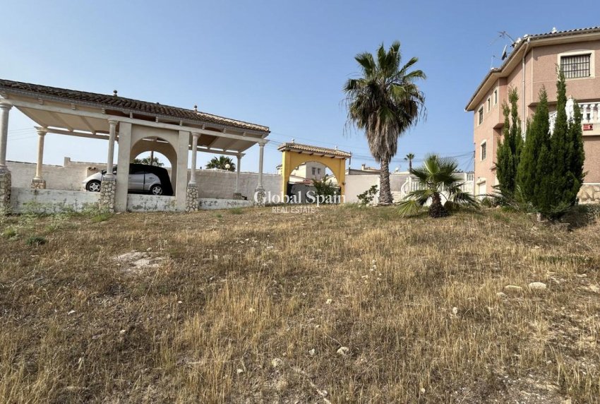 Resale - VILLA -
CIUDAD QUESADA