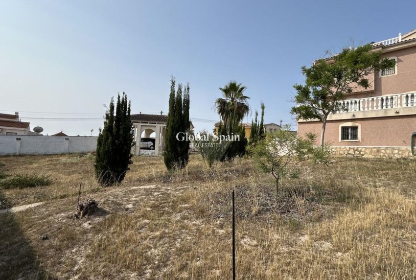 Resale - VILLA -
CIUDAD QUESADA