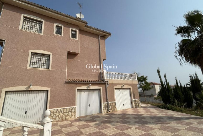 Resale - VILLA -
CIUDAD QUESADA