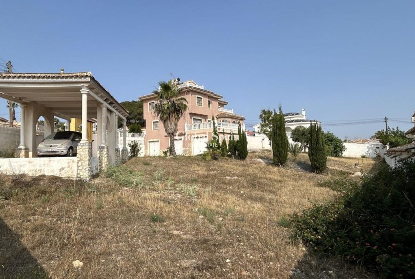 Resale - VILLA -
CIUDAD QUESADA