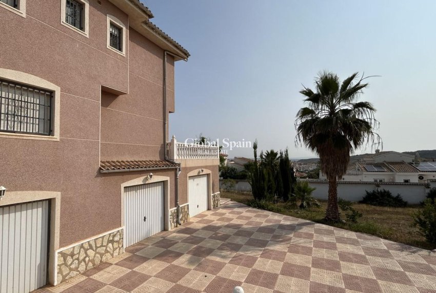 Resale - VILLA -
CIUDAD QUESADA