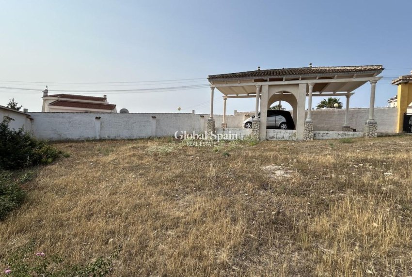 Resale - VILLA -
CIUDAD QUESADA