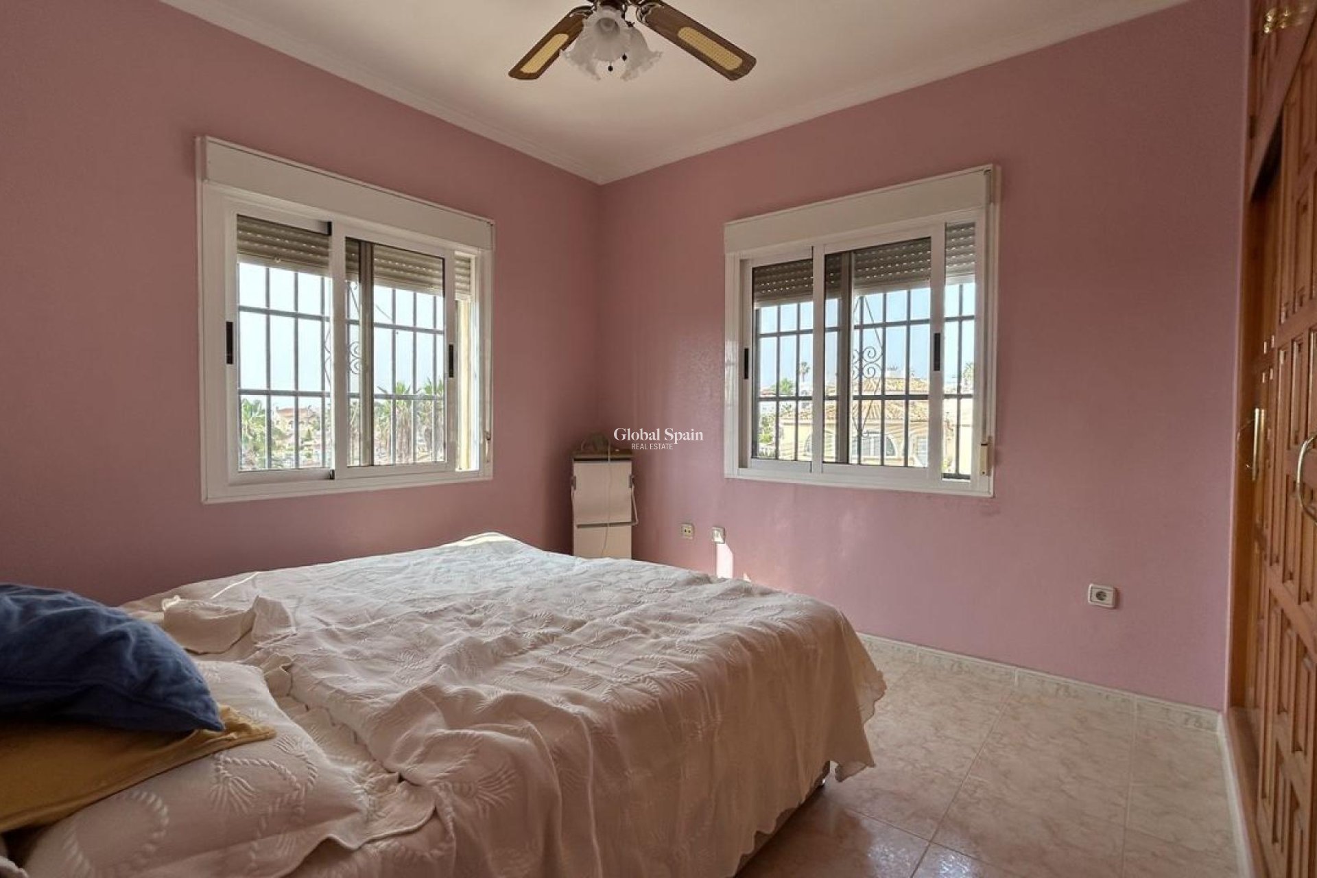 Resale - VILLA -
CIUDAD QUESADA