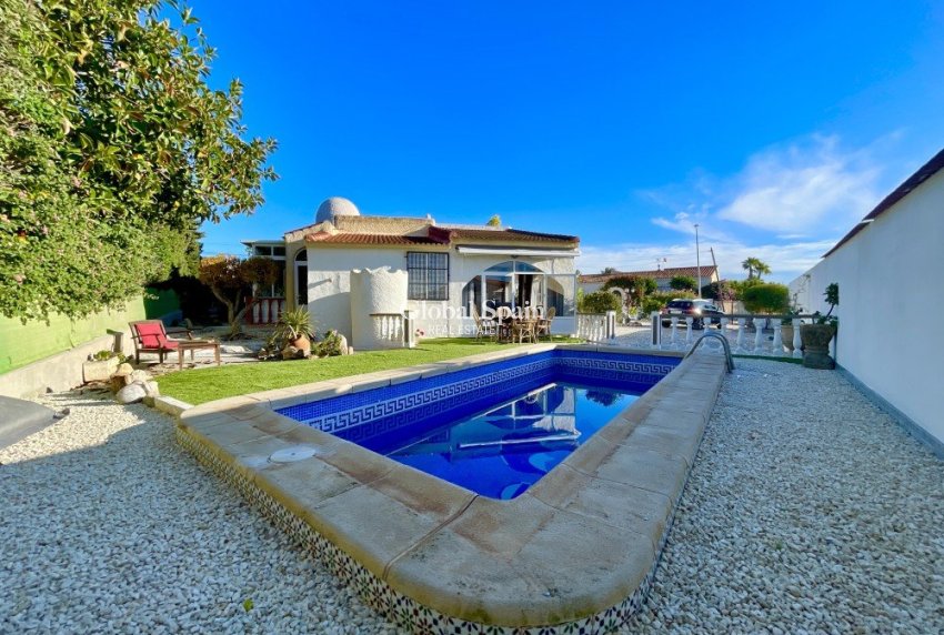 Resale - VILLA -
CIUDAD QUESADA