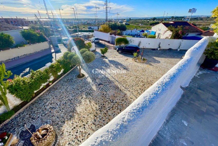 Resale - VILLA -
CIUDAD QUESADA