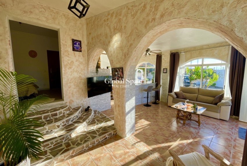 Resale - VILLA -
CIUDAD QUESADA