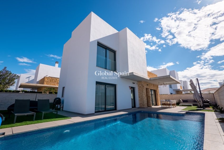 Resale - VILLA -
CIUDAD QUESADA