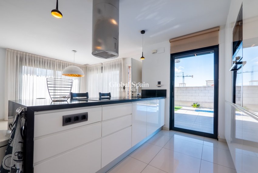 Resale - VILLA -
CIUDAD QUESADA