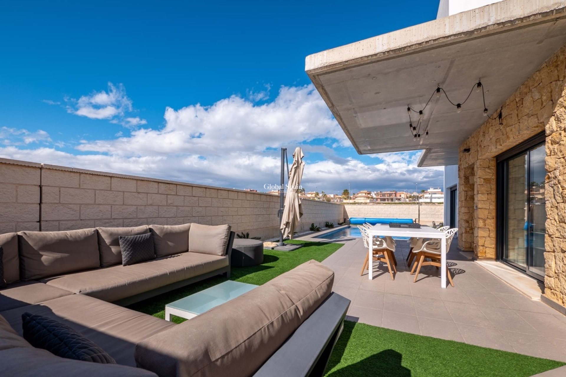 Resale - VILLA -
CIUDAD QUESADA