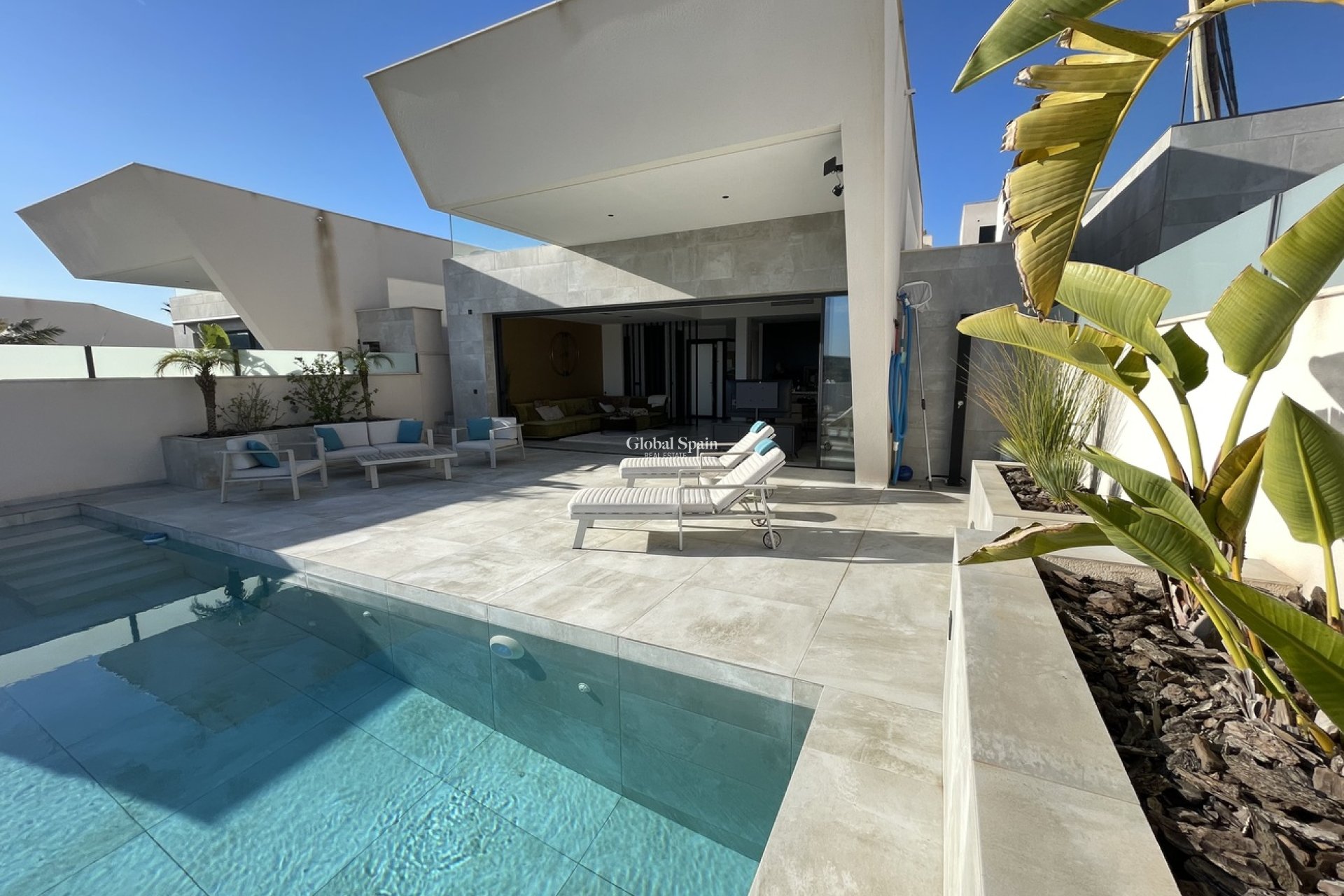 Resale - VILLA -
CIUDAD QUESADA