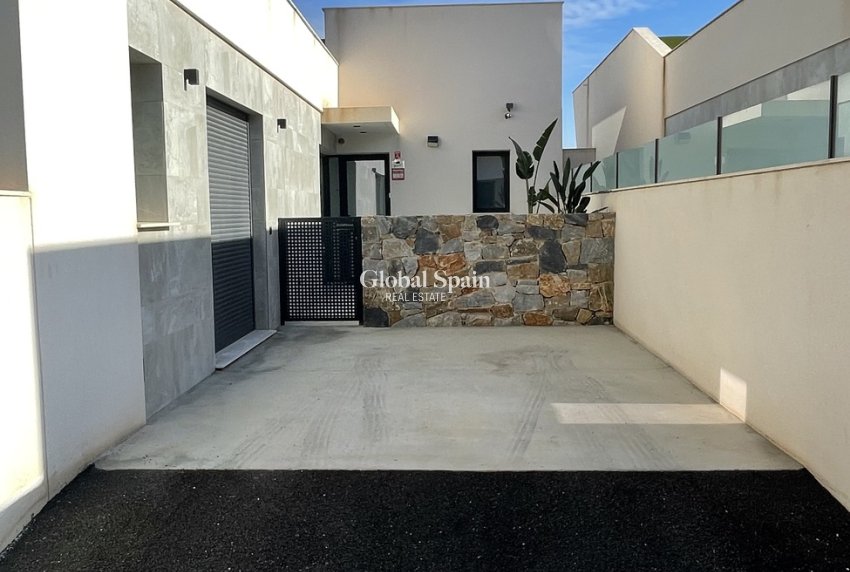 Resale - VILLA -
CIUDAD QUESADA