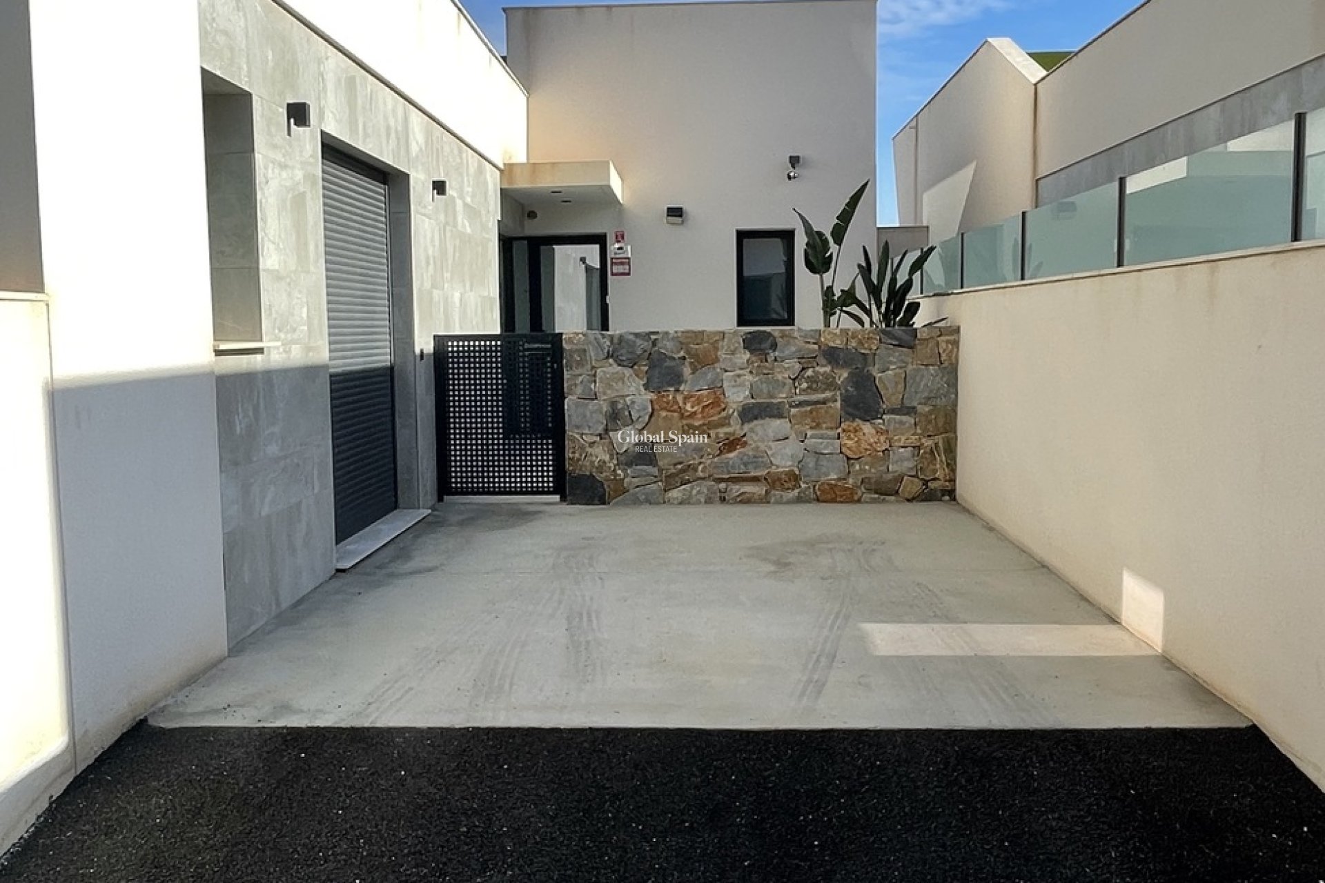 Resale - VILLA -
CIUDAD QUESADA
