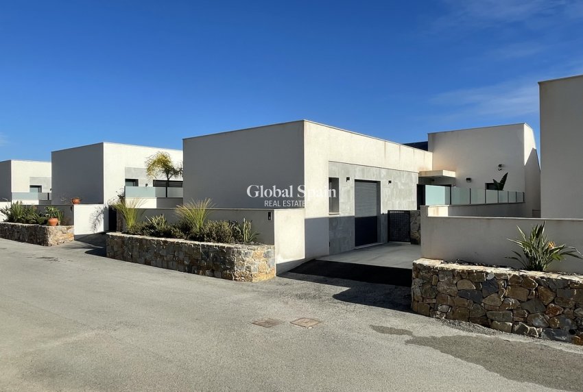 Resale - VILLA -
CIUDAD QUESADA