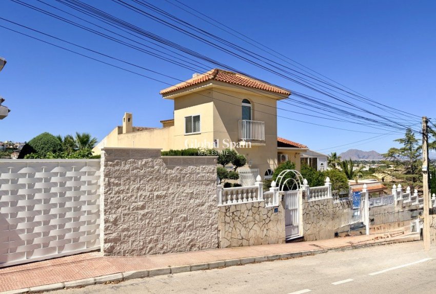 Resale - VILLA -
CIUDAD QUESADA