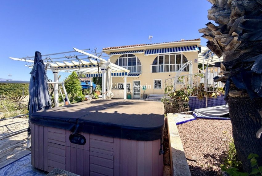 Resale - VILLA -
CIUDAD QUESADA