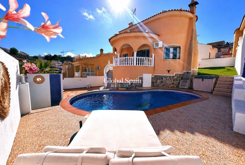 Resale - VILLA -
CIUDAD QUESADA