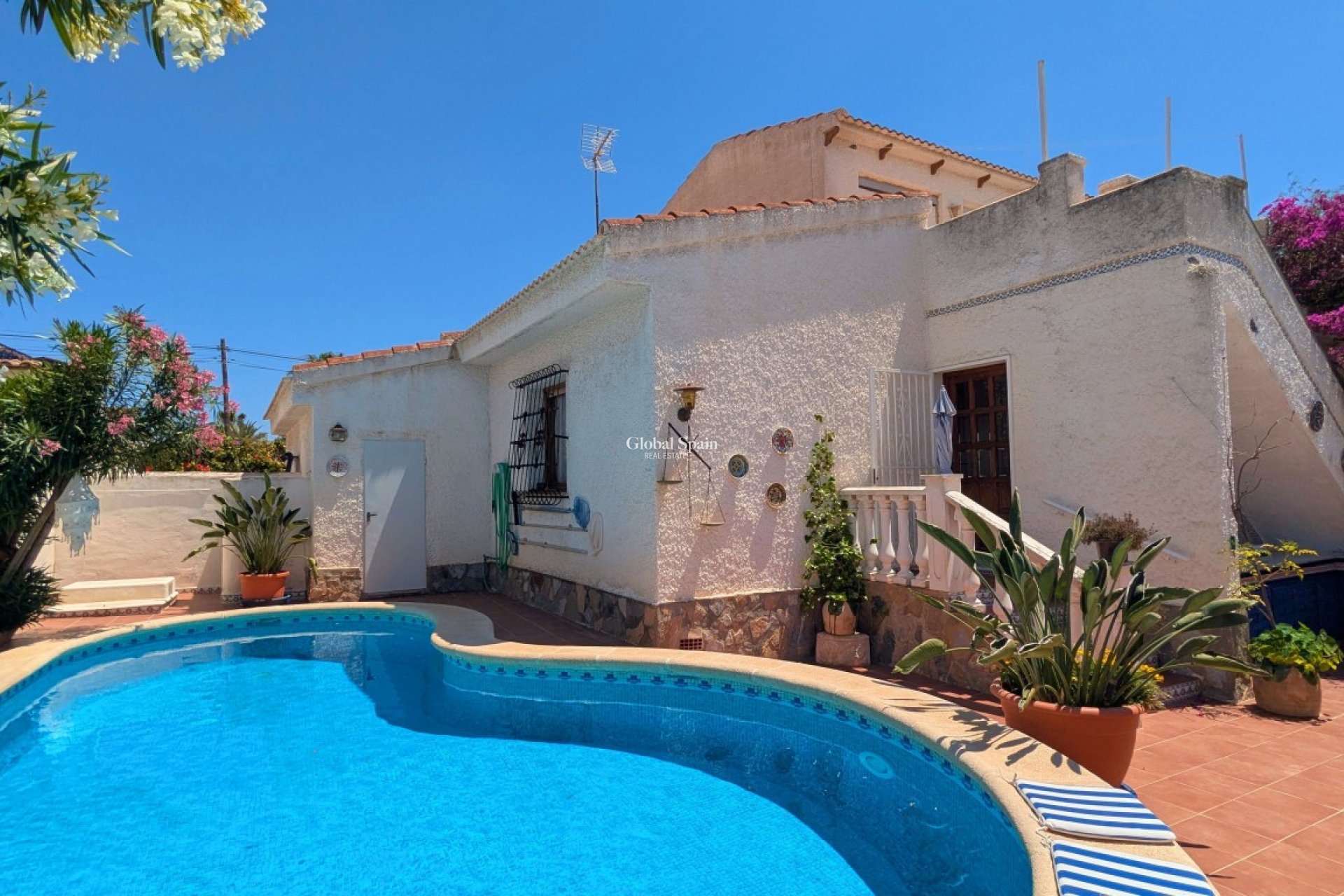 Resale - VILLA -
CIUDAD QUESADA