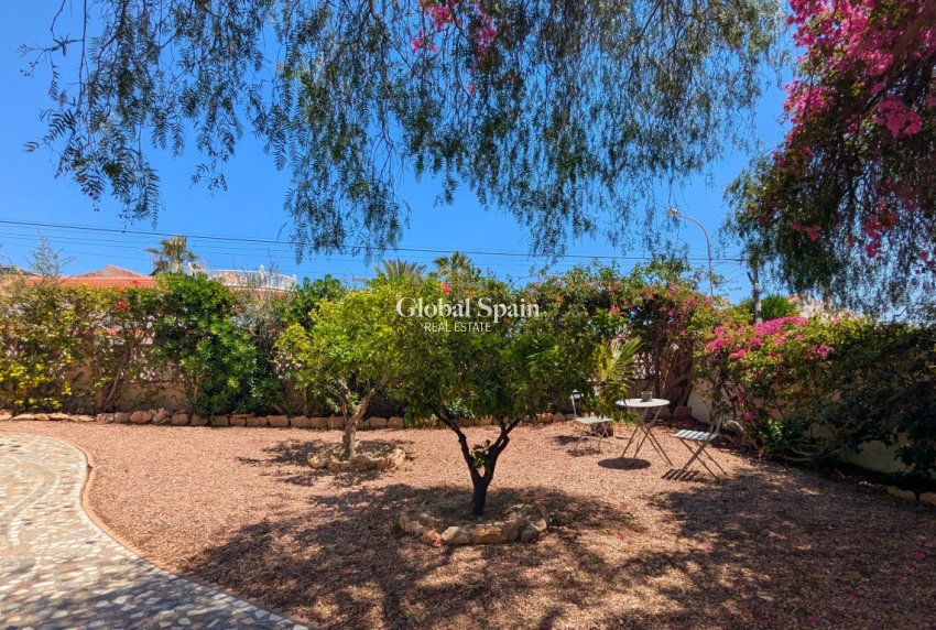 Resale - VILLA -
CIUDAD QUESADA
