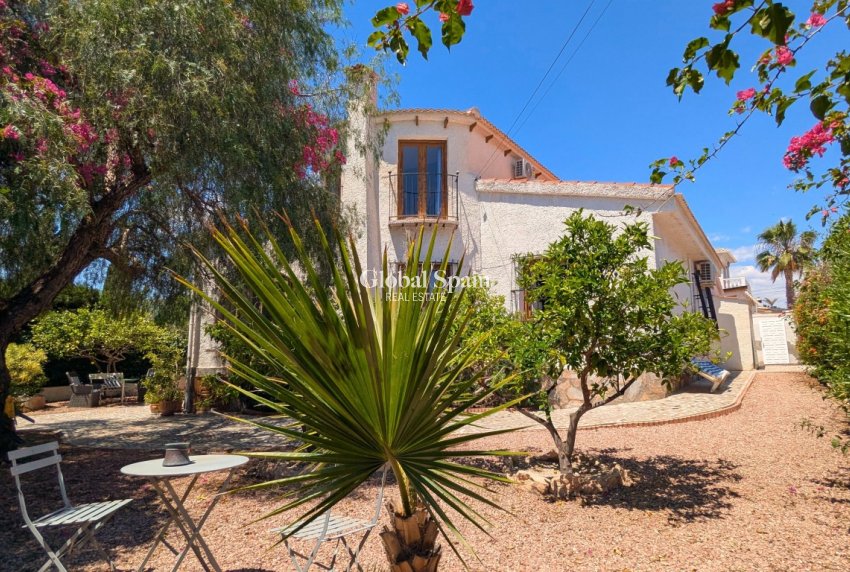 Resale - VILLA -
CIUDAD QUESADA