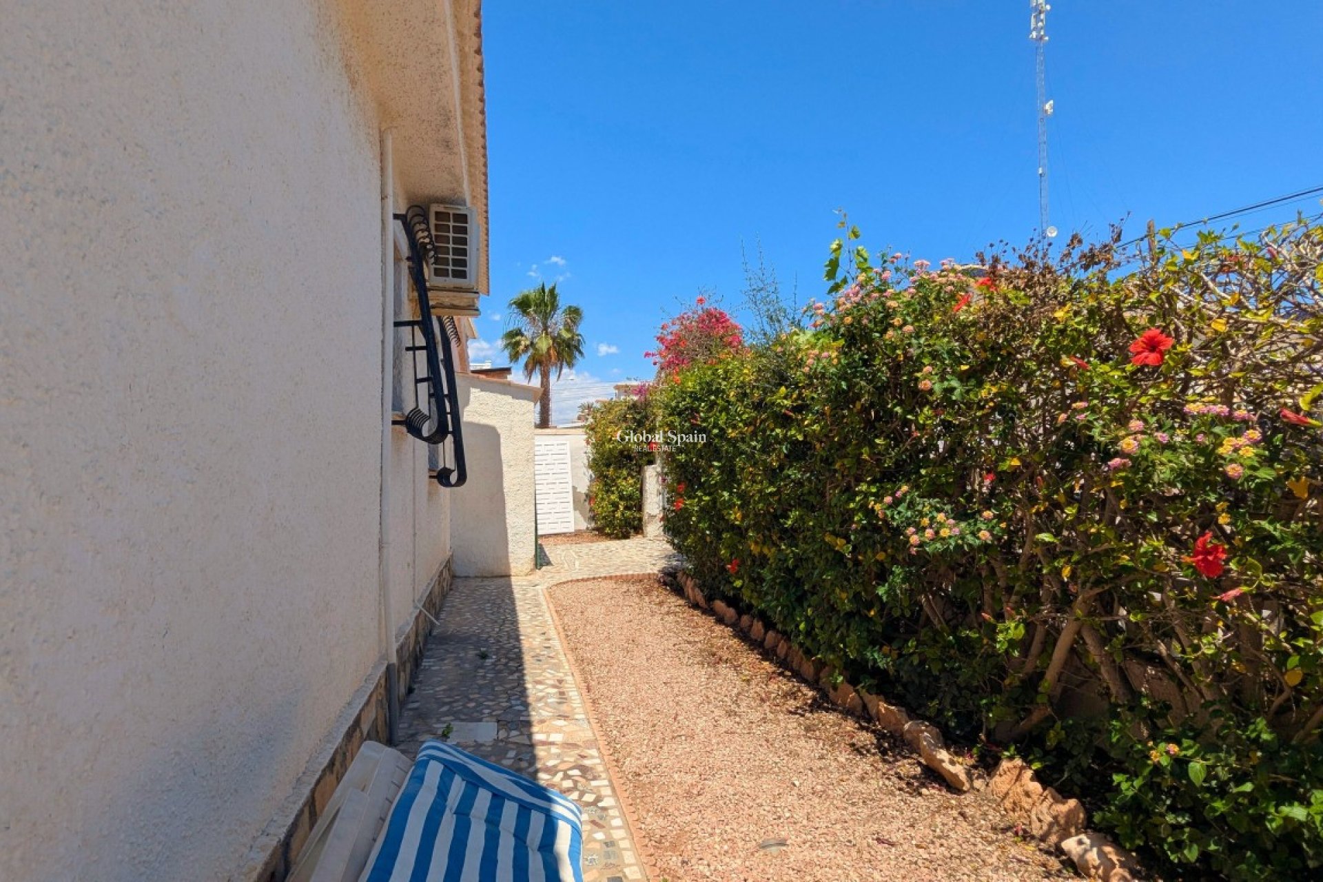 Resale - VILLA -
CIUDAD QUESADA