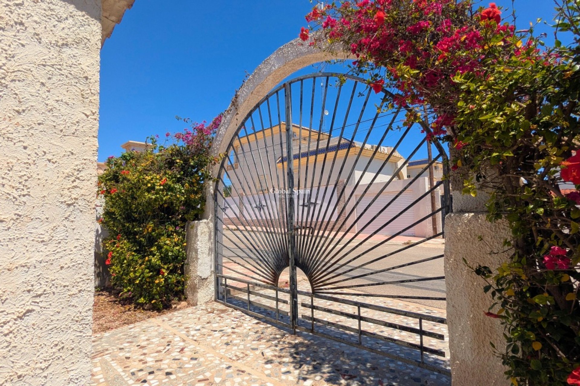 Resale - VILLA -
CIUDAD QUESADA