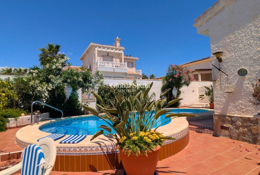 Resale - VILLA -
CIUDAD QUESADA
