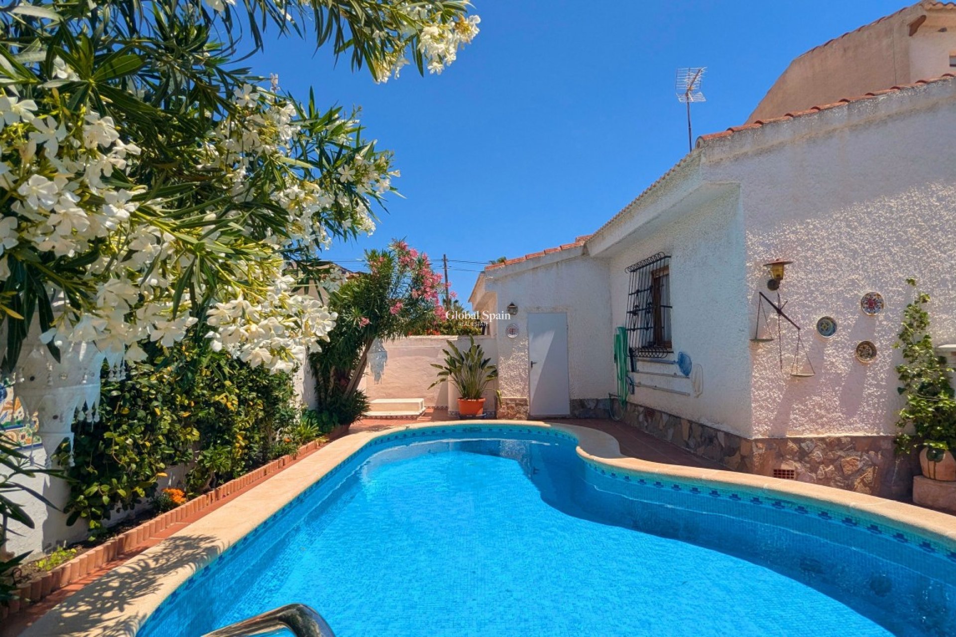 Resale - VILLA -
CIUDAD QUESADA