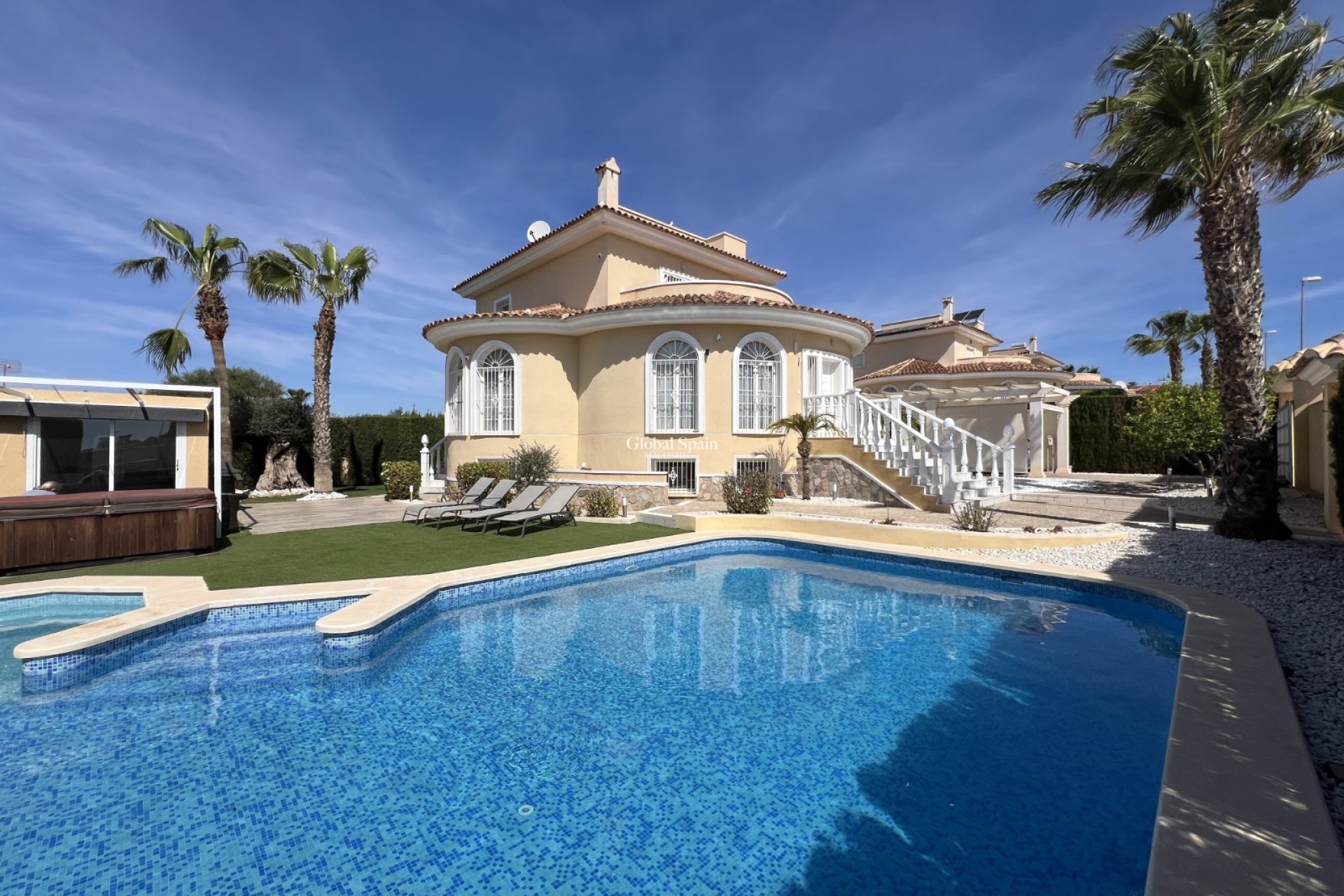 Resale - VILLA -
CIUDAD QUESADA