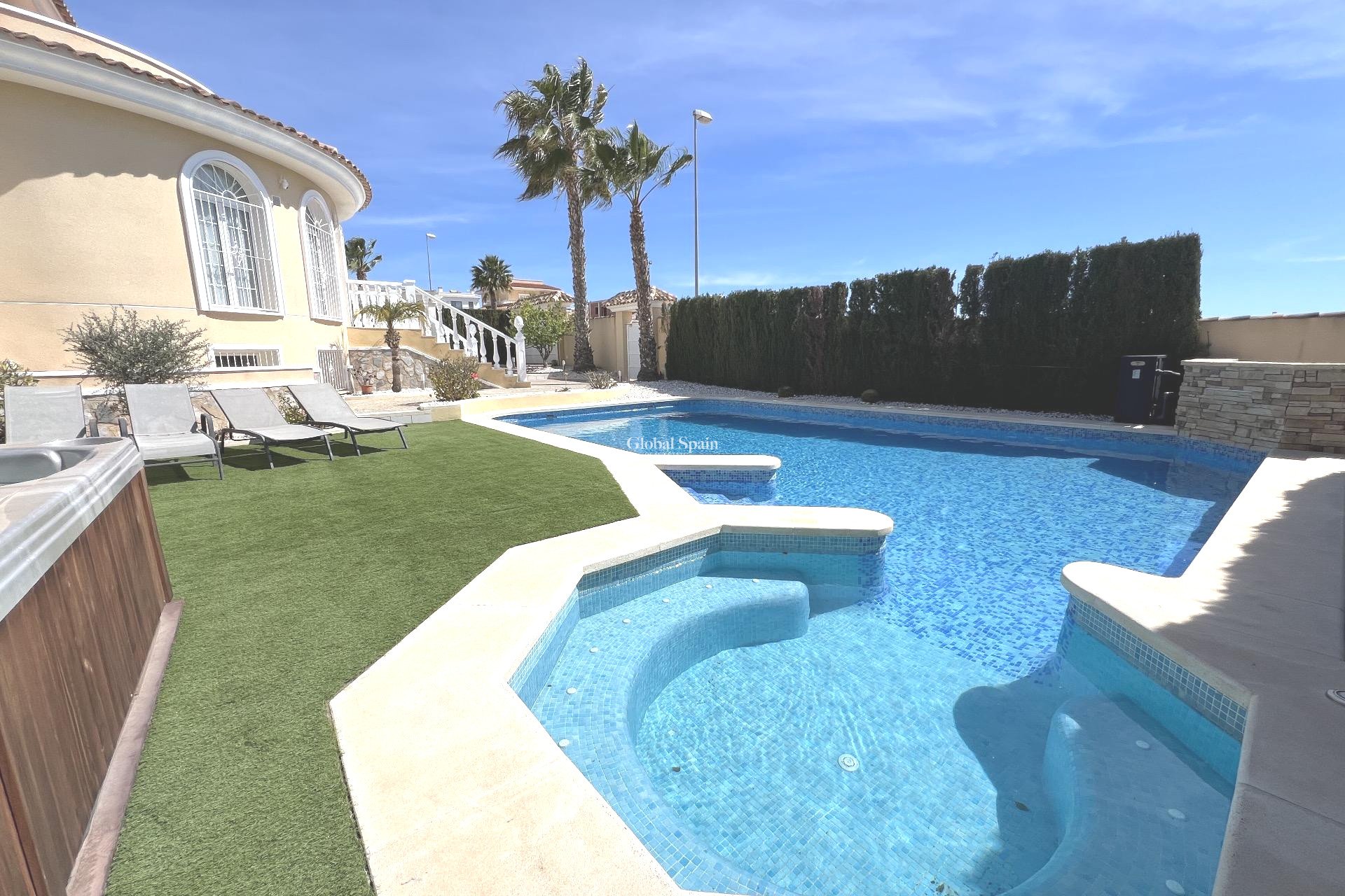 Resale - VILLA -
CIUDAD QUESADA