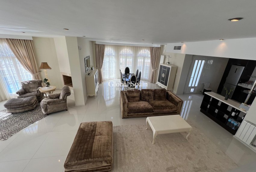 Resale - VILLA -
CIUDAD QUESADA