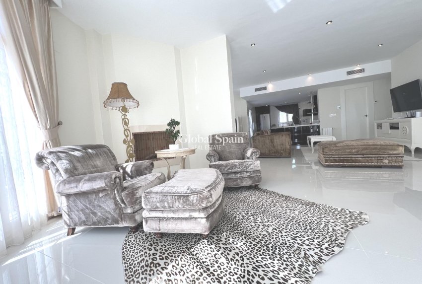Resale - VILLA -
CIUDAD QUESADA
