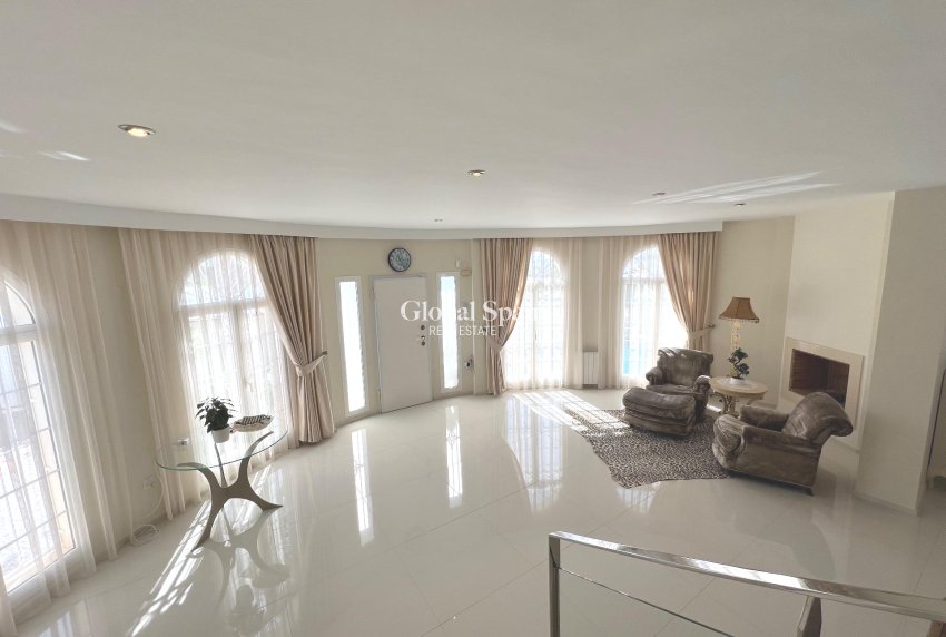 Resale - VILLA -
CIUDAD QUESADA